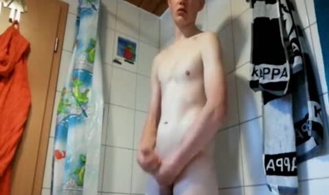 CAUGHT BY dad whilst that chap shoots HIS thickest 10-Pounder IN THE DOUCHE