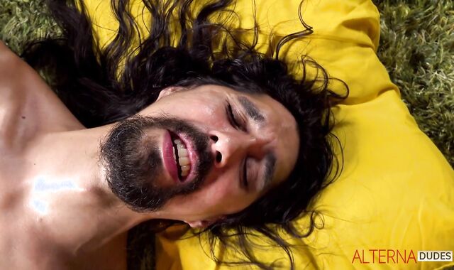 AlternaDudes: Maxx Stoner takes immense faux-cock