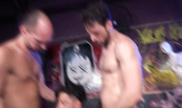 Without a condom Me Parent - Latino kissing