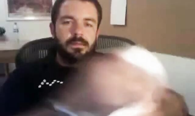 Maduro bonito e tesudo na  punheta