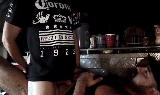 Muscle wolf grindr romp