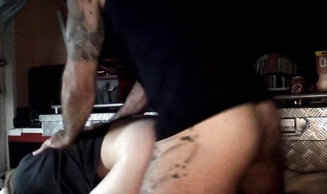 Muscle wolf grindr romp