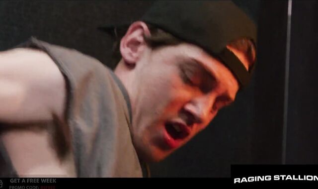 Married Muscle Daddy Highly Very First-Ever Time Boinking A Fellow - Hairy Man Torres, Edward Terrant - RagingStallion