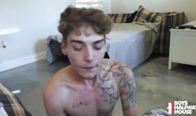 Man Rod-Squeezing Arse Inked Twunk Takes Stiffy Like A Professional Without A Enjoy Mitten POINT OF VIEW