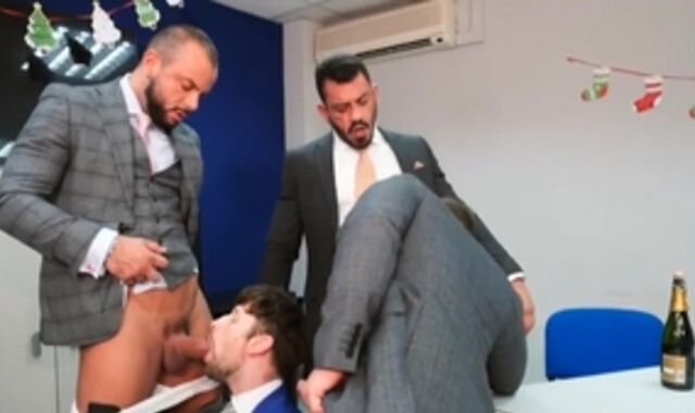 X-mas Eve: Boardroom Have fun
