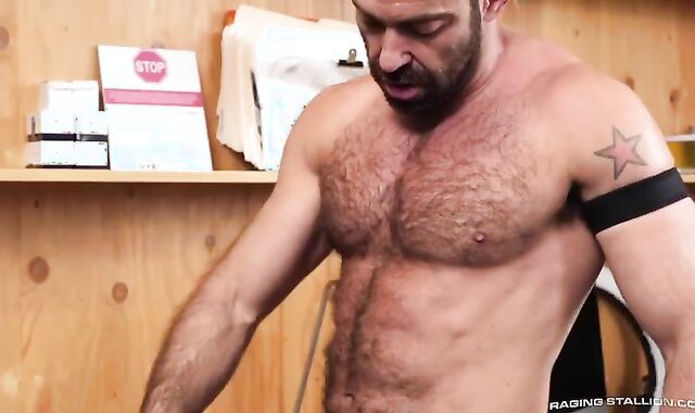 Gigantic_Load_Movers_–_Beau_Butler_&_Roman_Mercury