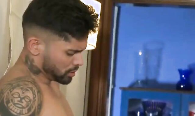 Vado And His friend Roll Flop