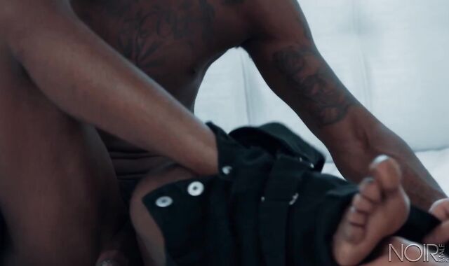 NoirMale.com: Chocolate-colored hair Wesley Woods with american Deep Dic