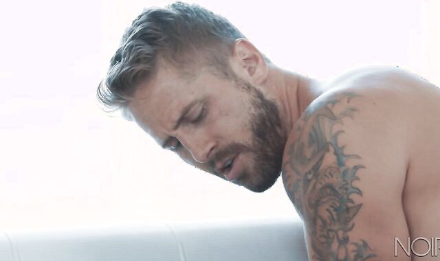 NoirMale.com: Chocolate-colored hair Wesley Woods with american Deep Dic