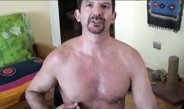 Skyping with a pretty chap who uses a self shag machine!