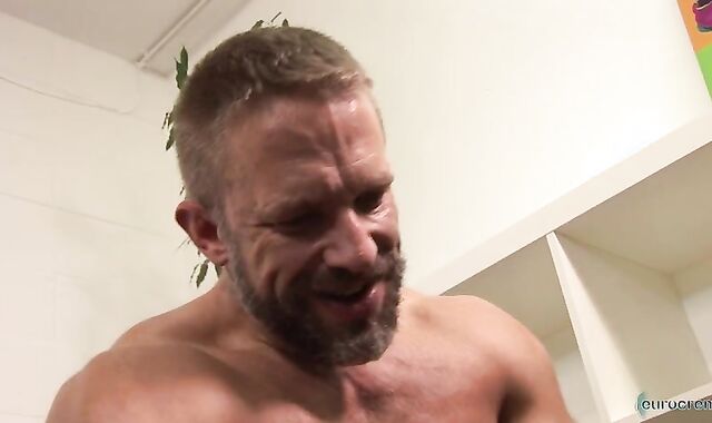 Inked bear culo slurping orgy sequence