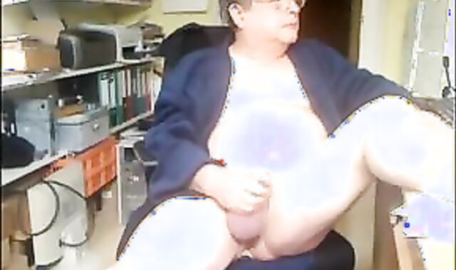 older dude love cream On webcamera