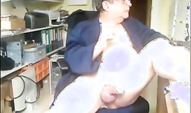 older dude love cream On webcamera