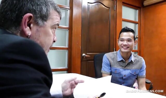 Daddy Mike sans a protection drills asian youngster Joshua