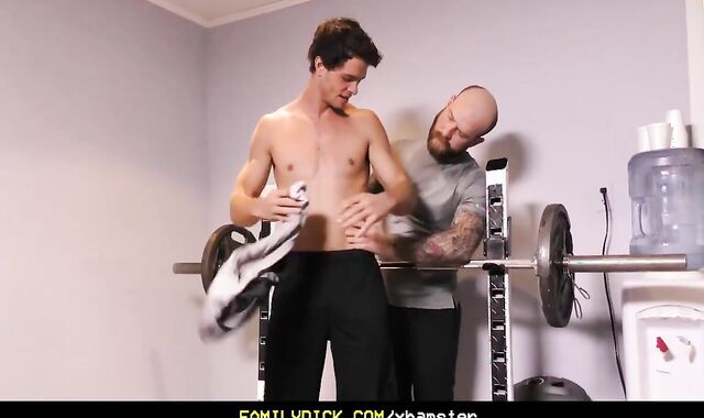 Daddy coach Helps train His twink To Take nude 10-Pounder