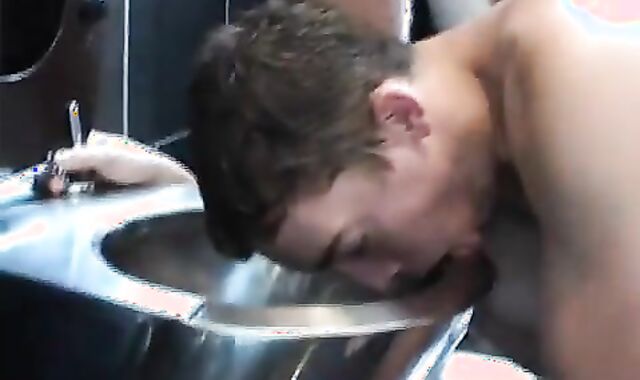 saucy !! Muscle Parent Akos Piros penetrates In Bath