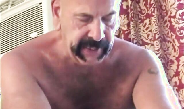 shaggy elder Otter nails A uber-sexy Fit daddy dude