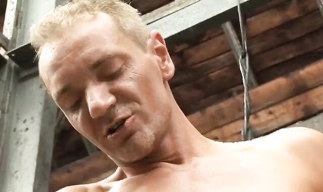 schlong-squashing DILF bonks Inked Bottom outside