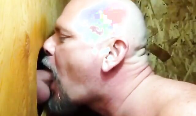 GuysKissingBearSuck