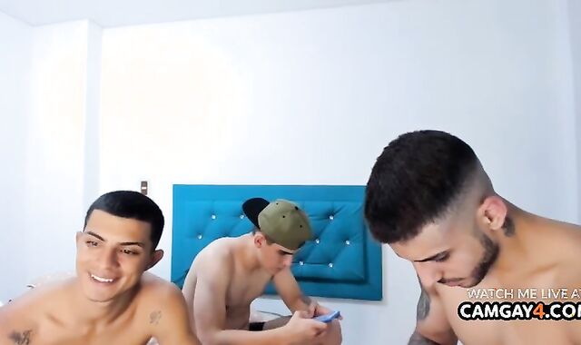4 Mexican dudes In Live