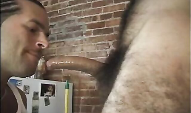 Barrio wang-blower Seduces Handyman's dude