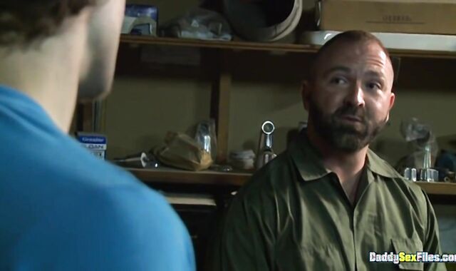 DaddySexFiles.com: Seth milking uncut knob