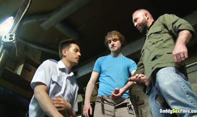 DaddySexFiles.com: Seth milking uncut knob