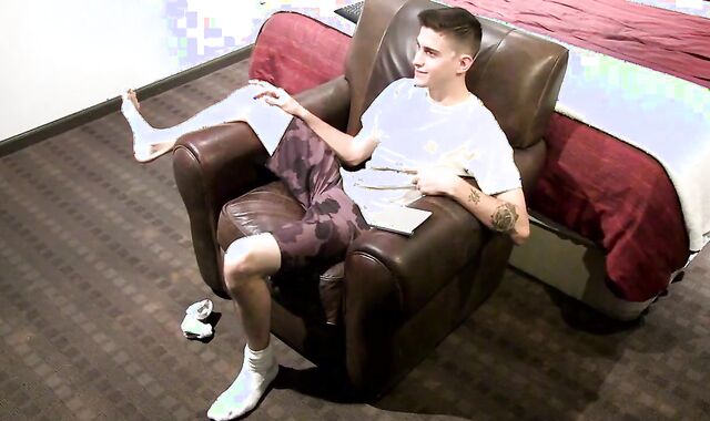 MILITARY CLASSIFIED JALEN, receives HIS FEET DEEP THROATED AND JUST SO tasty, WOW