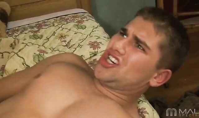 Baixinho dÃƒÂ¡ gostoso para o amigo