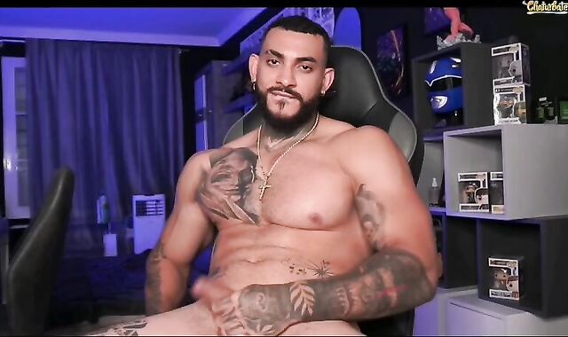 Chiseled latino boyfriend really loves fetish hookup scene