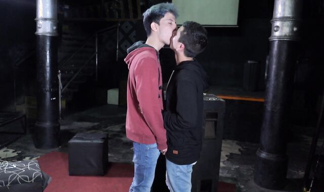 BarebackLatinoz: Youthfull latino Gavin senses in need of superb shag