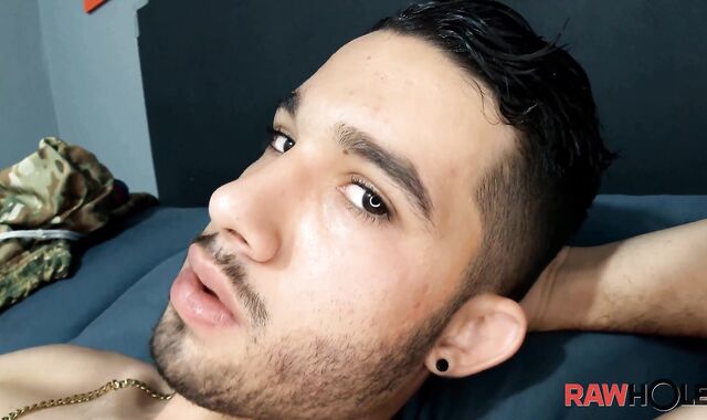 Rawhole: Hard ripped Paulo Pikasso groping uncut trunk