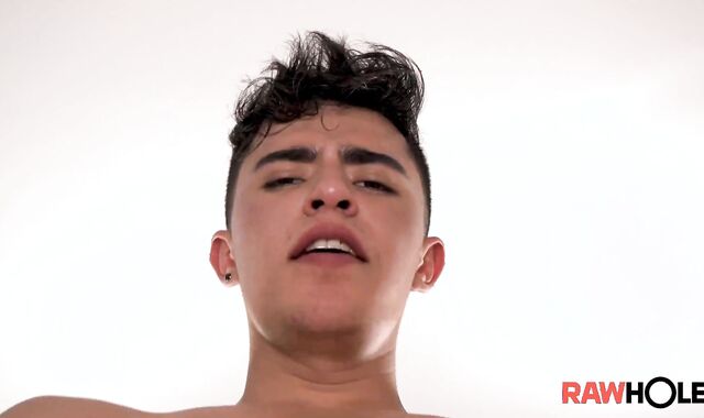Rawhole: Muscle latino Felipe stroking