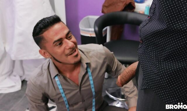 The Bulge Tailor - Ricky Daniels with Cesar Xes donk pulverize