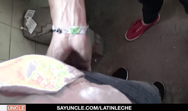 Latino Renovator Deepthroats shlong As supplementary Service