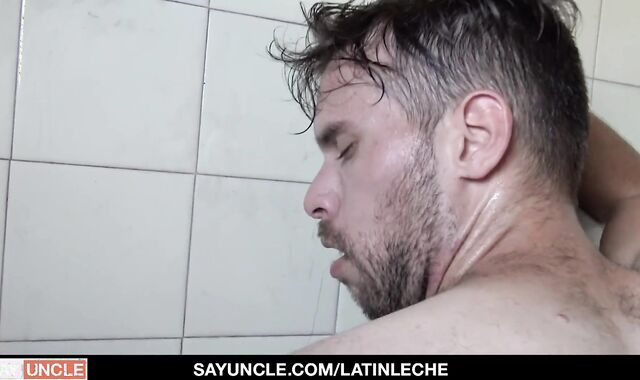 Latino Renovator Deepthroats shlong As supplementary Service