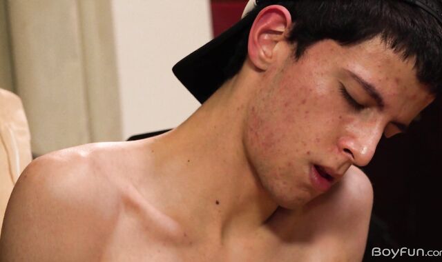 BoyFun - Unshaved Gavin Becerra cash-shot indoors