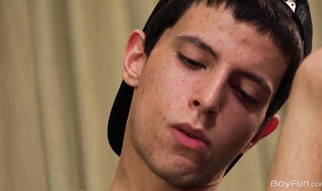 BoyFun - Unshaved Gavin Becerra cash-shot indoors