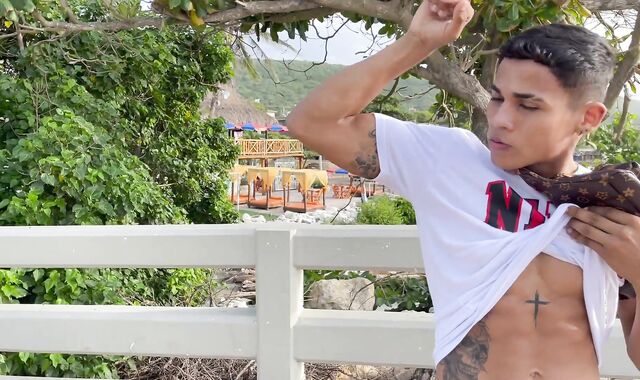 EastBoys.com: Colombian Reed & Lucian Reed great tear up outdoors