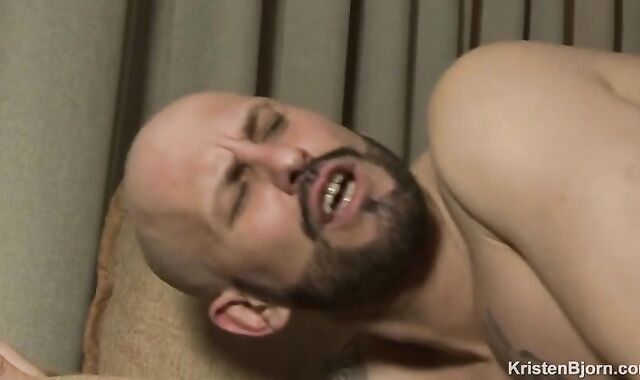 Casting sofa #442 – Roni Yarz & Max Duran