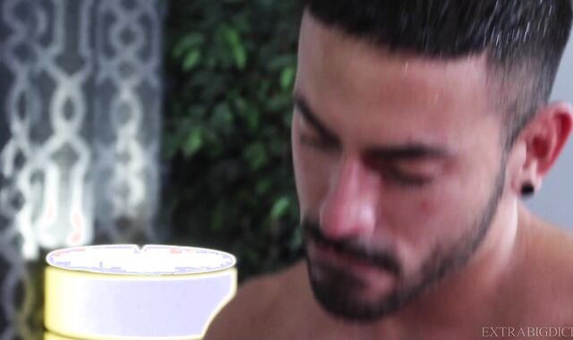 ExtraBigDicks.com: Valentin Petrov kissing each other