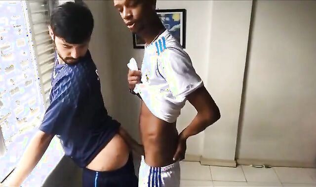 LATIN - gigantic dong CREME-PIE (CREMEPIED)