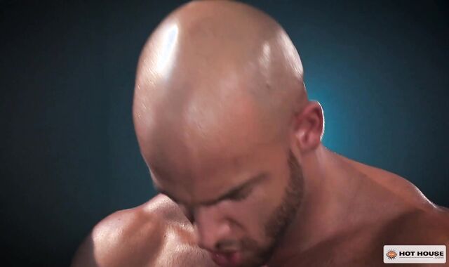 Supah-super-steamy Building - Salami-wringing latino bodybuilder wants harsh smashing