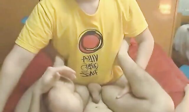 Chicos Latinos Pasando Un Buen Rato