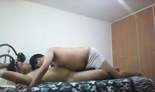 Iniciando Amigo Hétero No Mundo faggot Através De Massagem