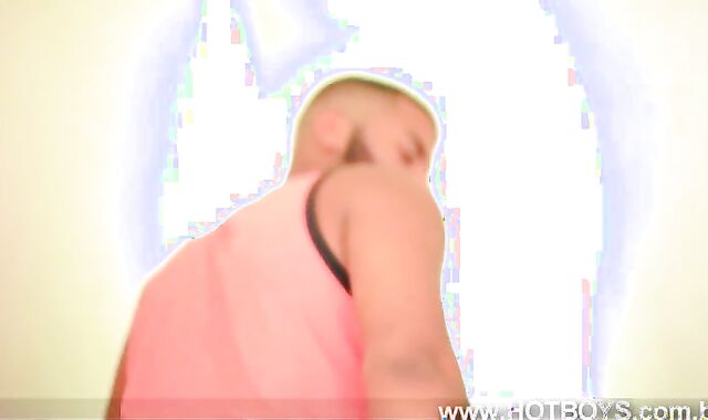 Latino teenager nails Latino man For specie