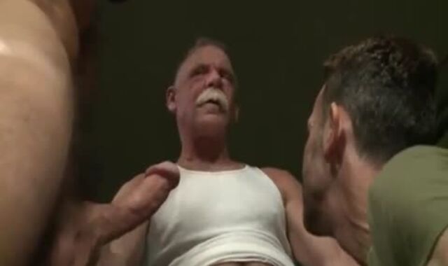 Segredos: Exame Médico No Exército (Pai, Filho E Amigo)