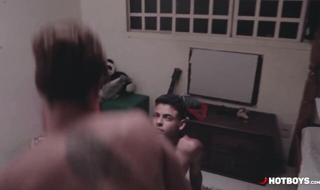 Meu Padrasto Dotadao Comeu Eu E Meu Amigo