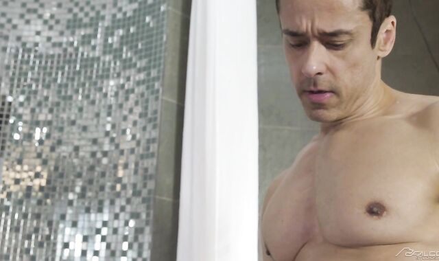 FalconStudios.com: Latino bodybuilder loves suck