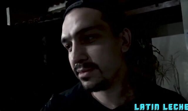 Latino Follado A Pelo Por Gran Polla